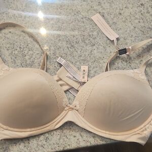 Victoria's Secret Nude Lace Trim Molded Bra